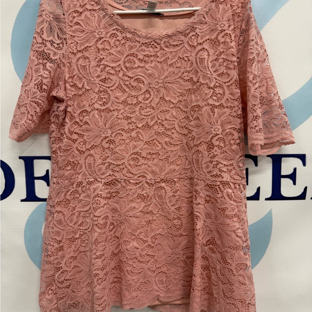Isaac Mizrahi Women’s Elegant Lace Pink Top